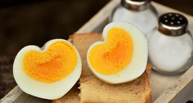 Trdo kuhana jajčka | Kako najlažje olupiti trdo kuhana jajčka?