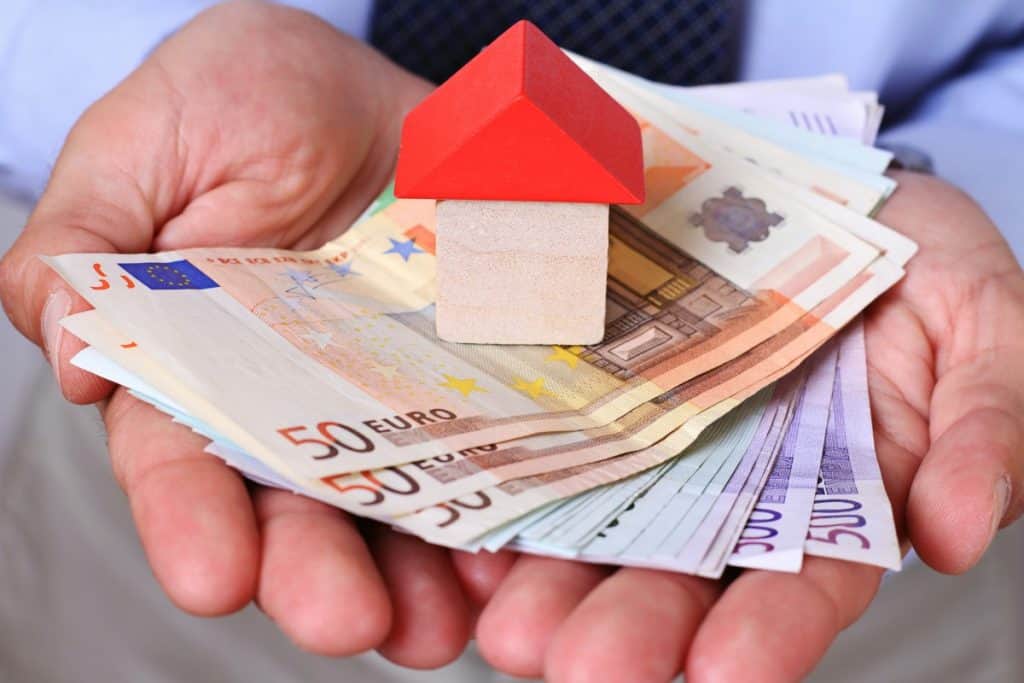 Spletno bančništvo ali osebni obisk kaj je bolj praktično Spletno bančništvo ali osebni obisk kaj je bolj praktično