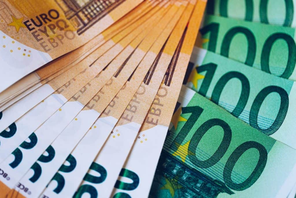 Uporaba avtomatiziranih sistemov za investiranje Uporaba avtomatiziranih sistemov za investiranje