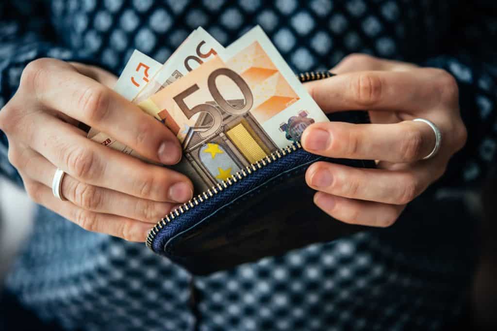 Uporaba finančnih aplikacij za sledenje porabi Uporaba finančnih aplikacij za sledenje porabi