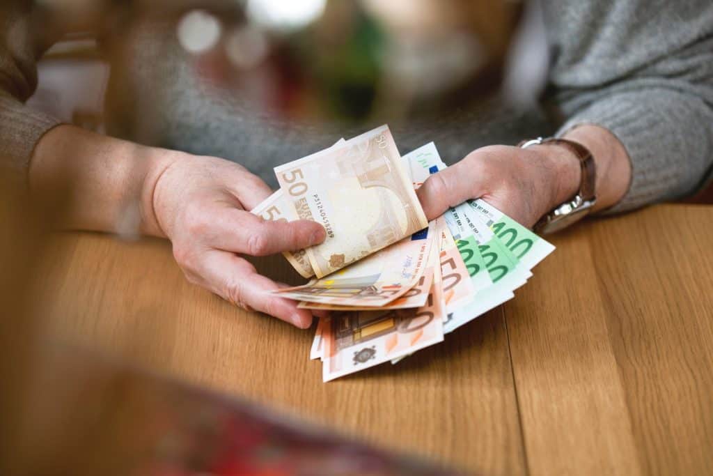 Uporaba finančnih svetovalcev pri načrtovanju pokojnine Uporaba finančnih svetovalcev pri načrtovanju pokojnine