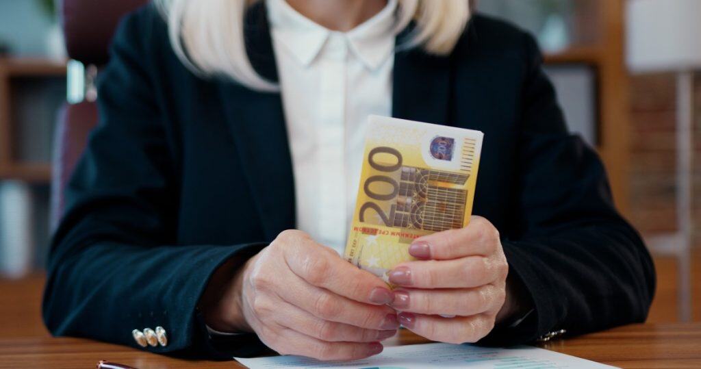 Uporaba finančnih svetovalcev pri načrtovanju naložb Uporaba finančnih svetovalcev pri načrtovanju naložb