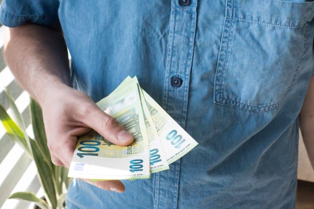 Uporaba kriptovalut kot dodatnega vira prihodka Uporaba kriptovalut kot dodatnega vira prihodka