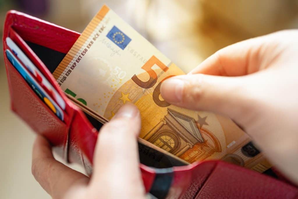 Uporaba mobilnih denarnic za vsakodnevne nakupe Uporaba mobilnih denarnic za vsakodnevne nakupe